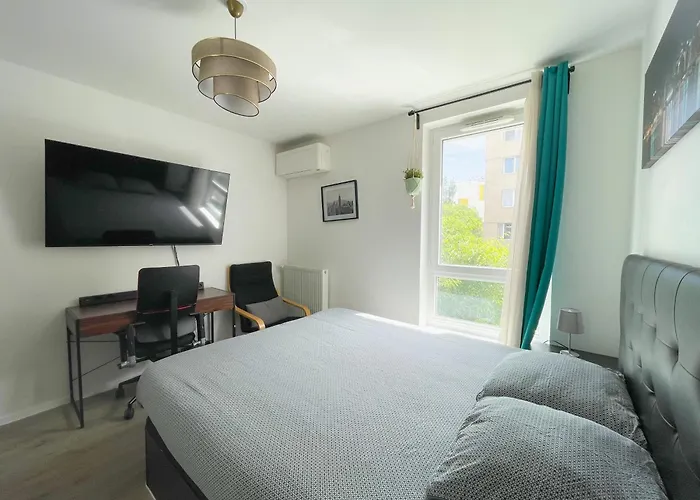Comfortable Rooms In Nanterre University Near La Defense Arena And Paris With Very Good Wifi