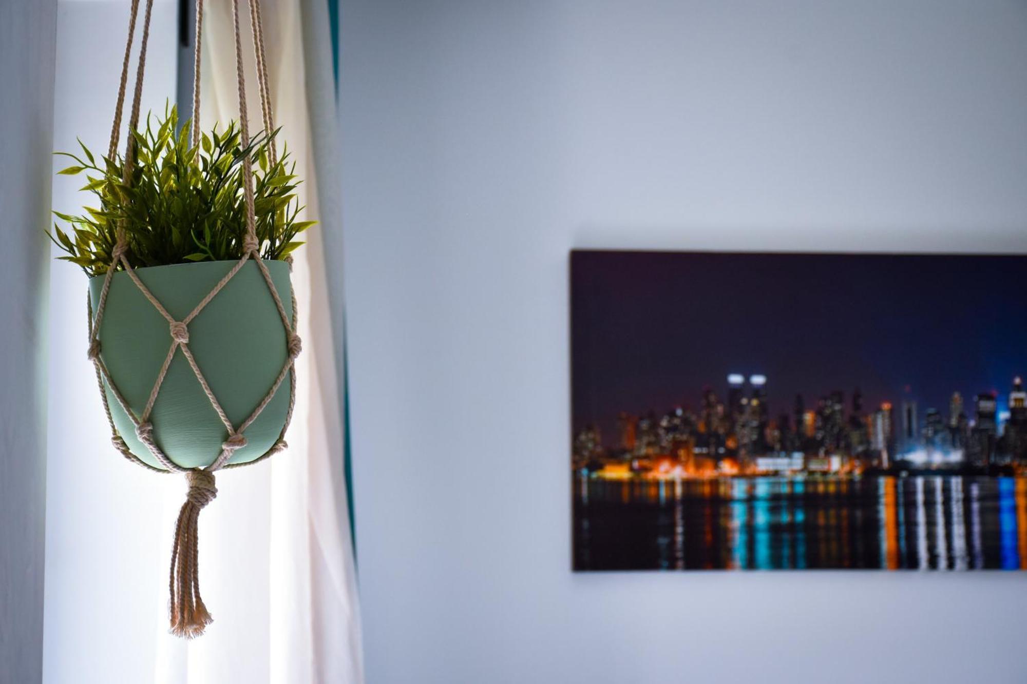 Séjour chez l'habitant Comfortable In Near La Defense Arena And Paris With Very Good Wifi *