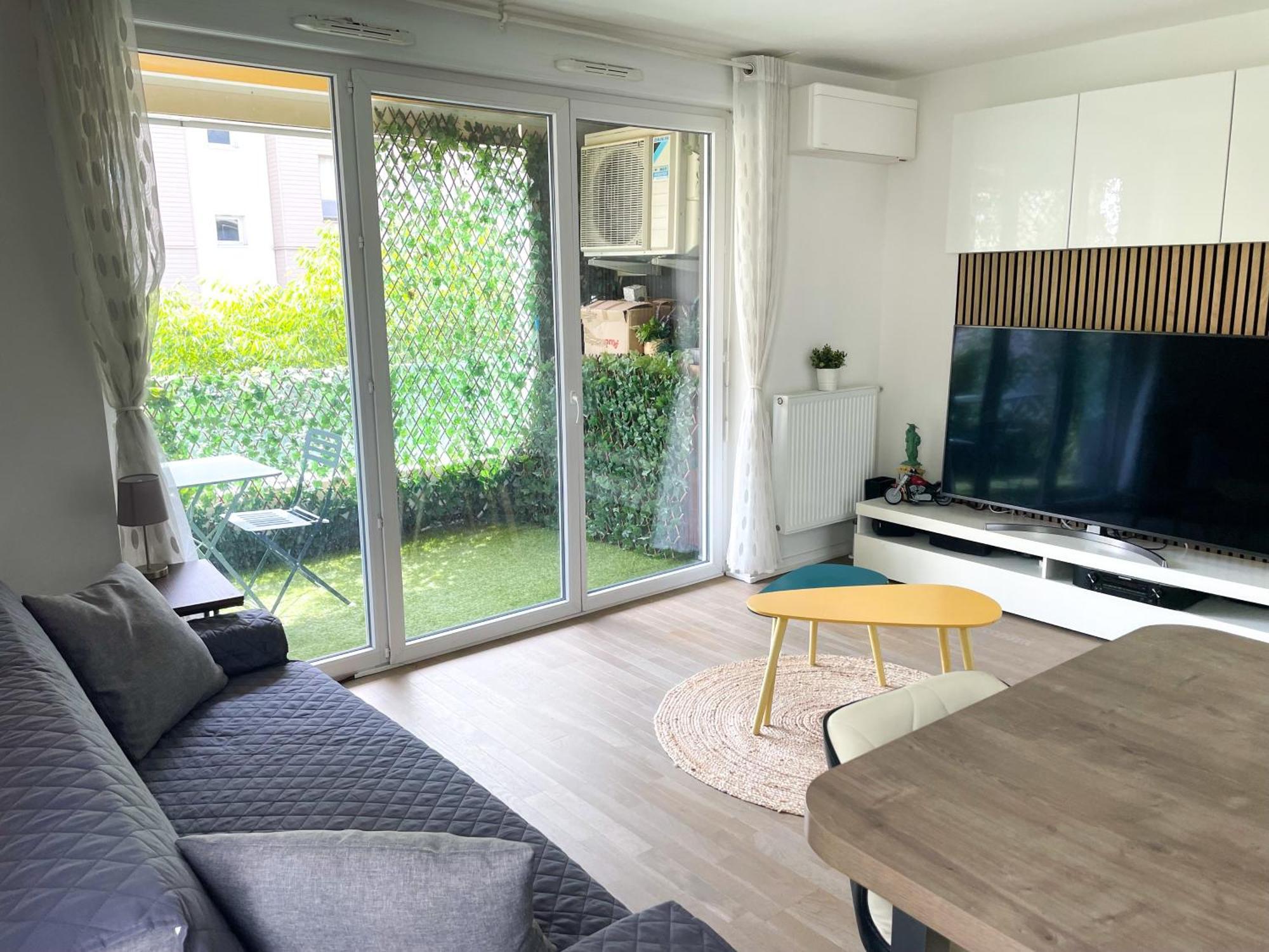 Comfortable In Near La Defense Arena And Paris With Very Good Wifi Séjour chez l'habitant