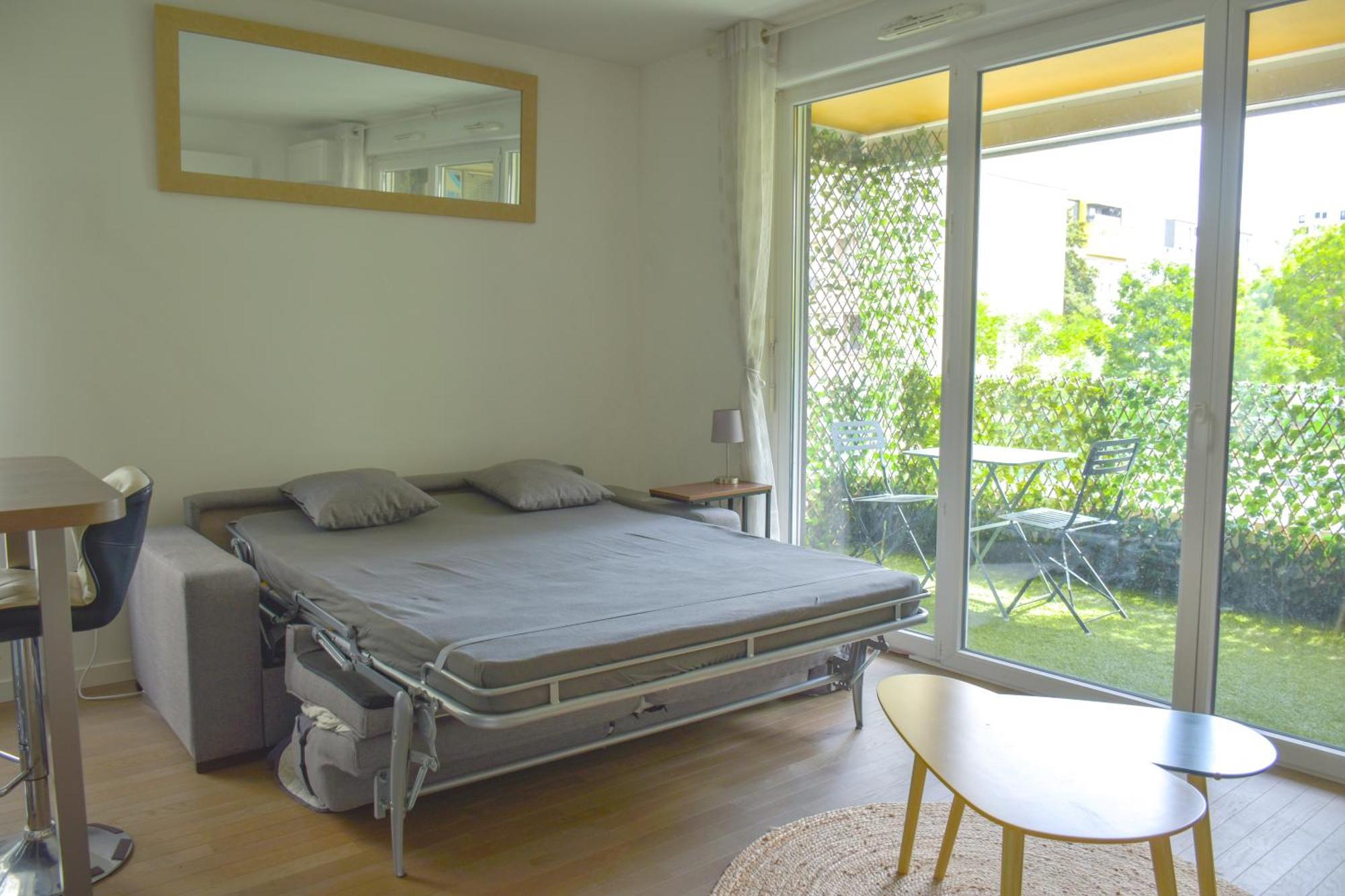 Comfortable In Near La Defense Arena And Paris With Very Good Wifi Séjour chez l'habitant Nanterre