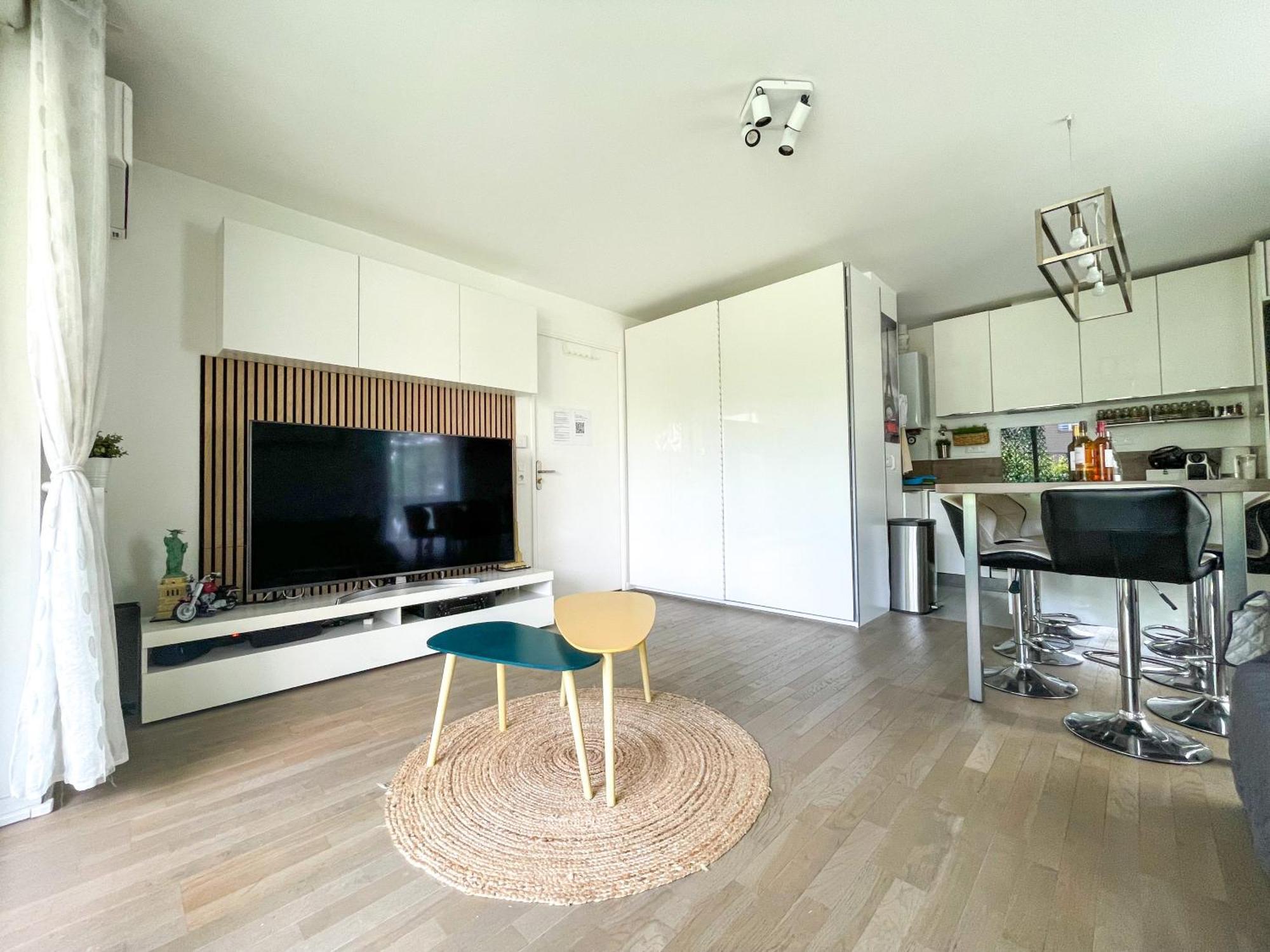 Séjour chez l'habitant Comfortable In Near La Defense Arena And Paris With Very Good Wifi
